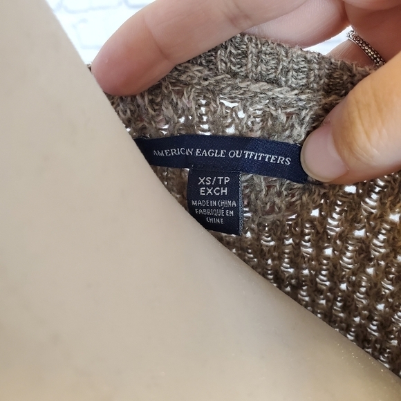 𝅺AMERICAN Eagle Cable Knit Sweater sz XS - Picture 10 of 11